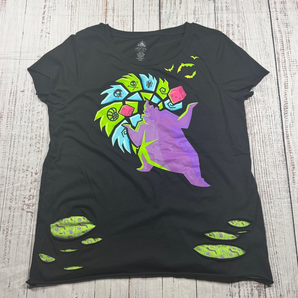 DISNEY PARKS HALLOWEEN OOGIE BOOGIE 2022 WOMEN'S T- SHIRT SIZE L GLOW IN DARK